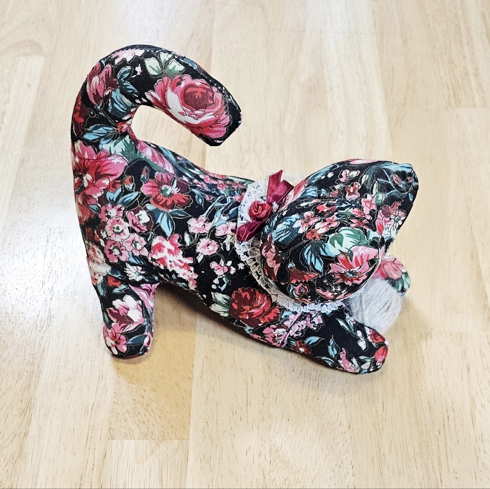 Floral Stuffed Kitty w/ Yarn